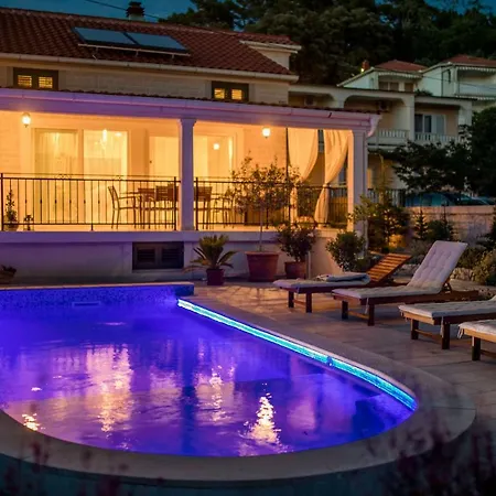 Bella Villa Banjol