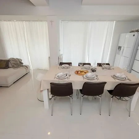 Bella Villa *